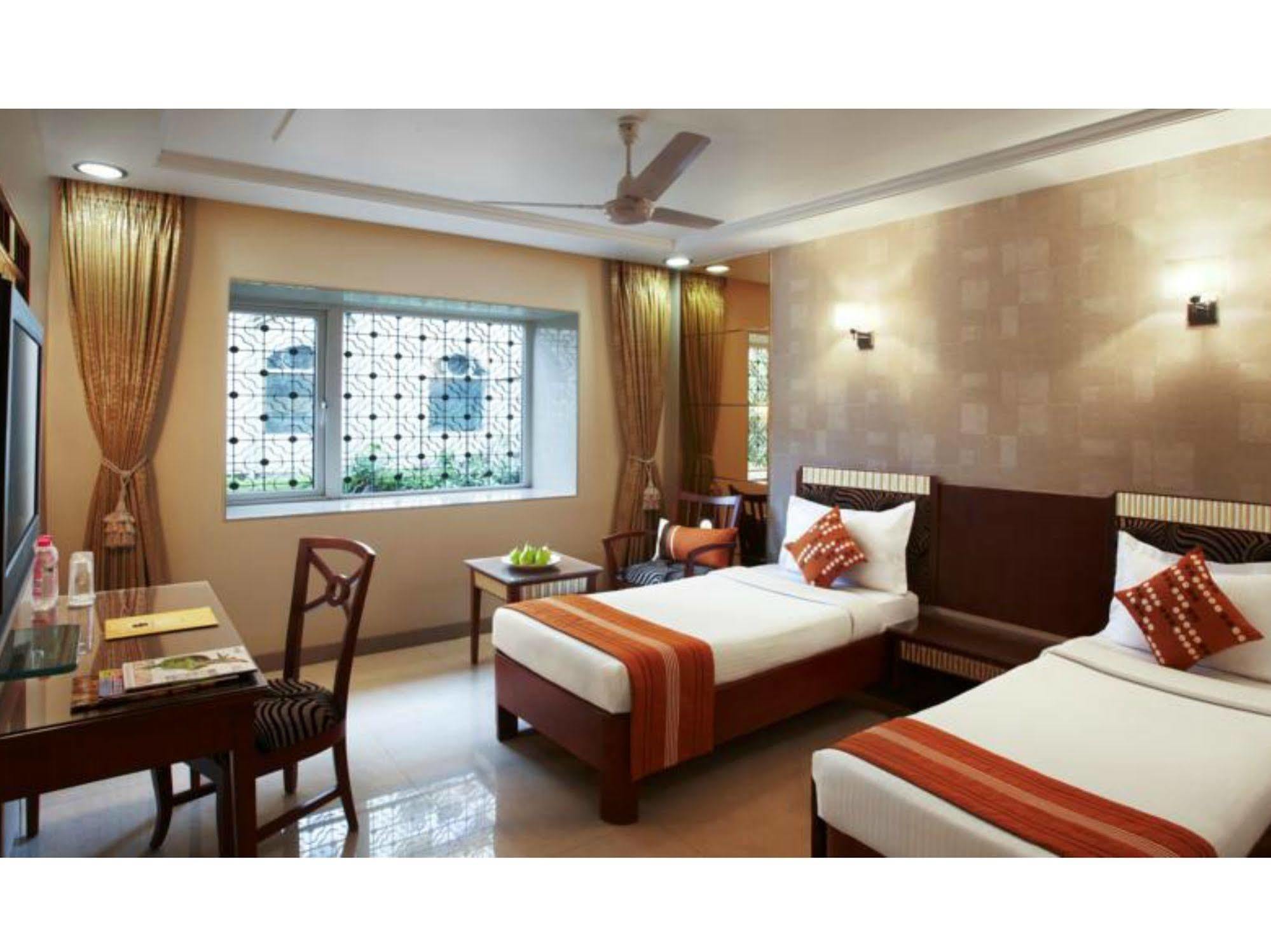 Hotel Suba Palace Near Gateway Of India Bombaim Exterior foto