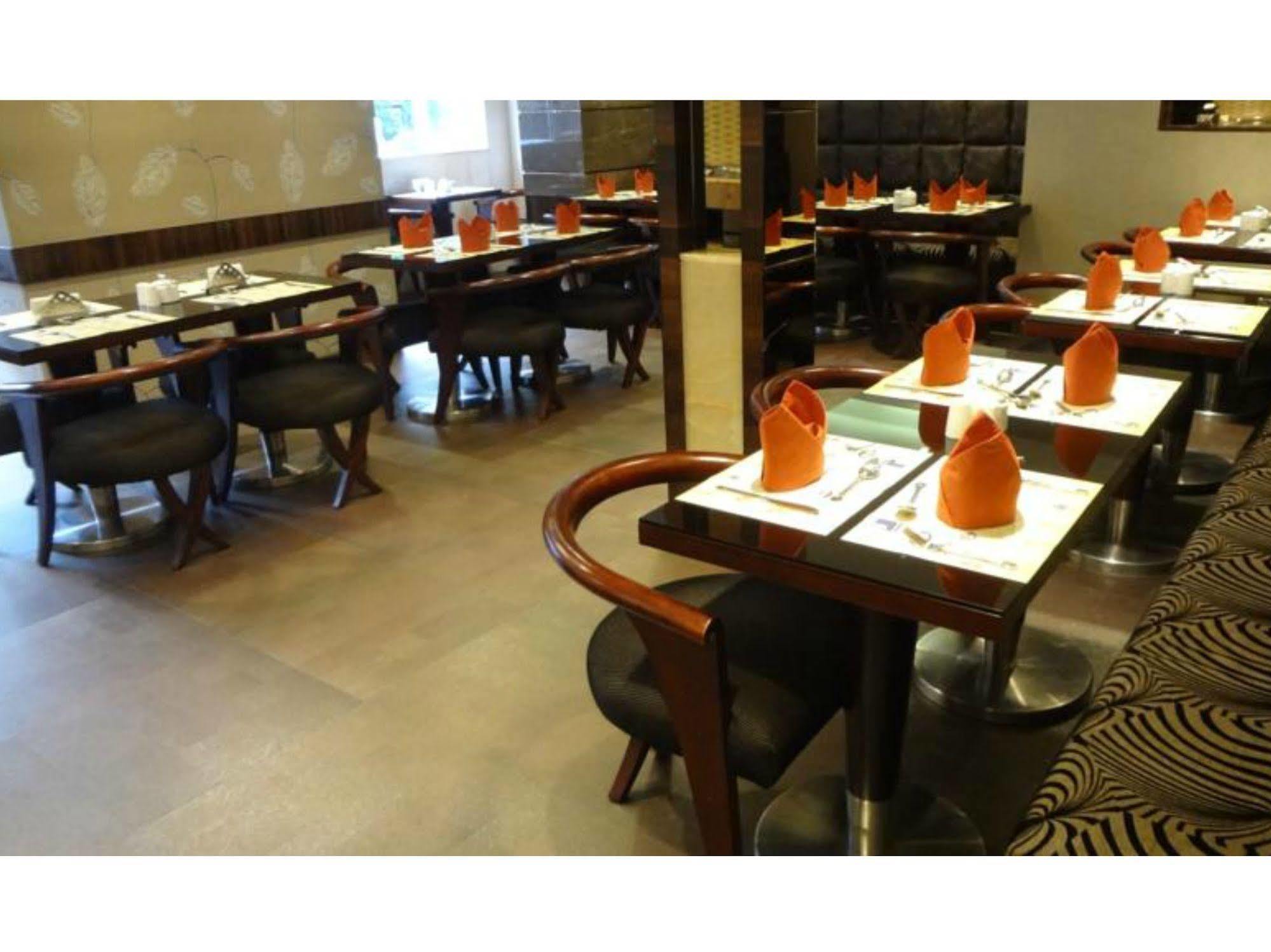 Hotel Suba Palace Near Gateway Of India Bombaim Exterior foto